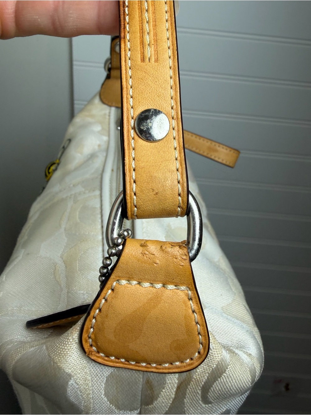 Vintage 2005 Coach Optic Signature Monogram Bumblebee Pouch Cream/ White Silver - Picture 12 of 15